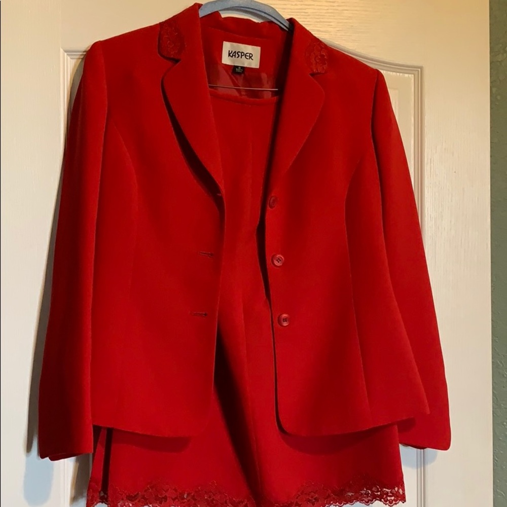 Beautiful Kasper skirt suit